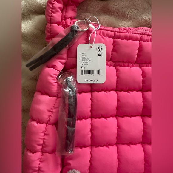 NWT FREE PEOPLE FP Movement Quilted Carryall Bubble Gum - Picture 9 of 9